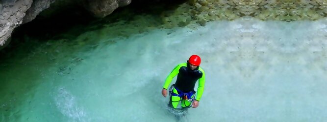 Trip Urlaubsreif - Canyoning - Die Hotspots für Rafting und Canyoning. Abenteuer Aktivität in der Tiroler Natur. Tiefe Schluchten, Klammen, Gumpen, Naturwasserfälle.